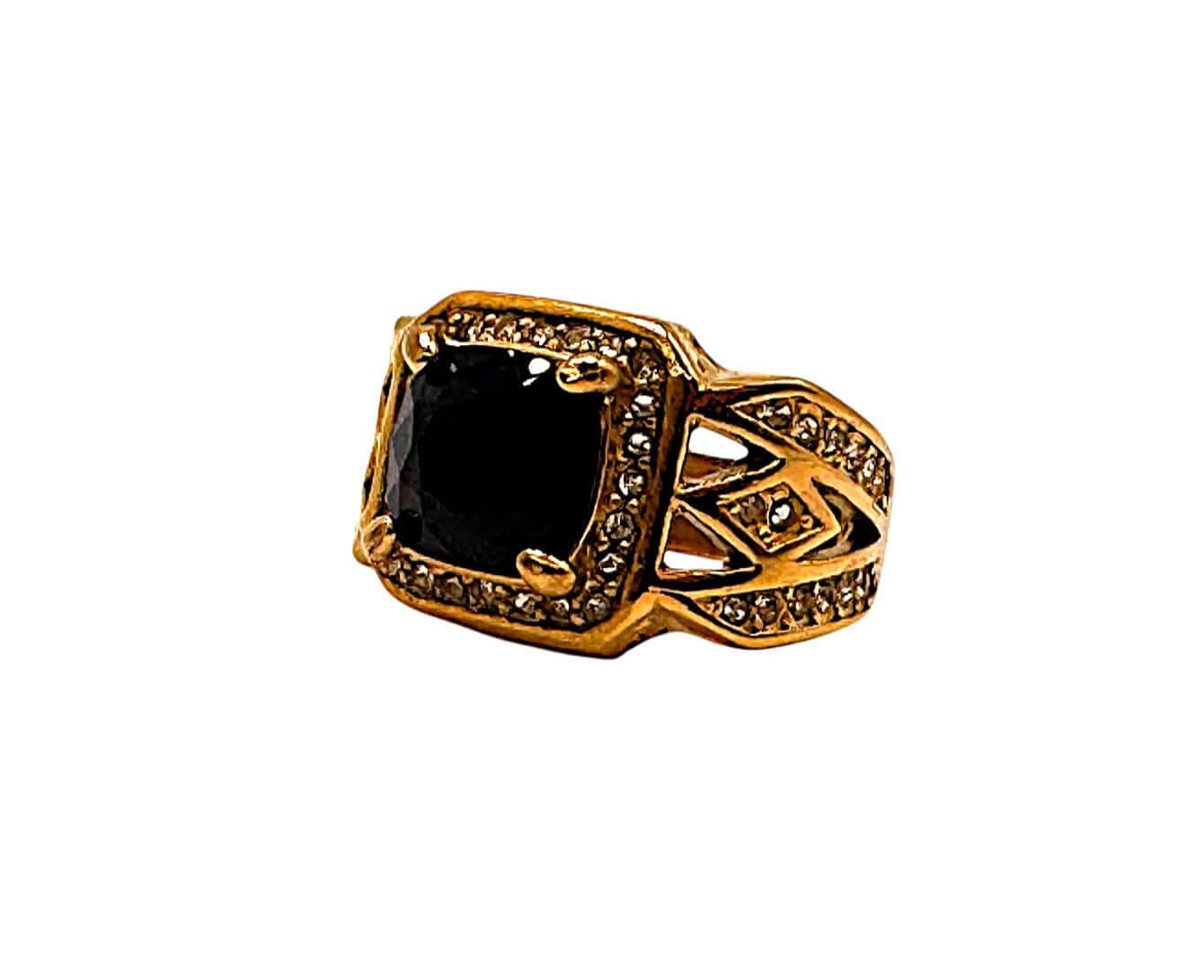 Ladies Ring in Gold & Black featuring a round black stone and intricate raised tracery design.