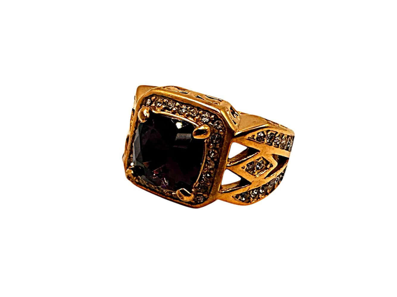 Ladies Ring in Gold & Purple with a round stone and raised tracery design, available in sizes 7-12.